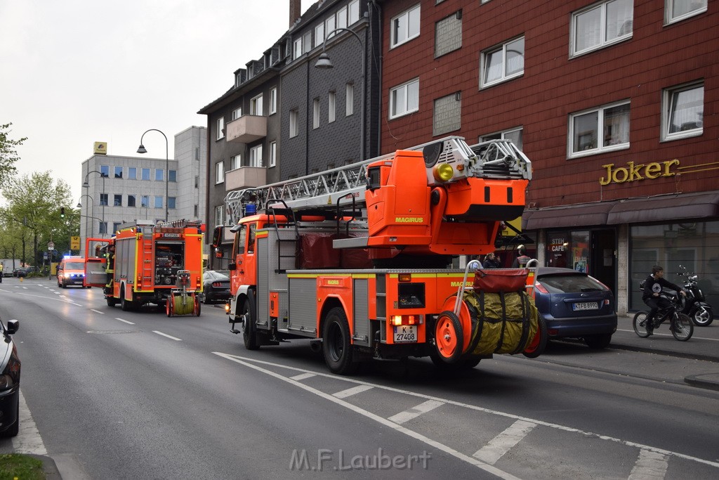 Feuer 1 Koeln Hoehenberg Olpenerstr P28.JPG - Miklos Laubert